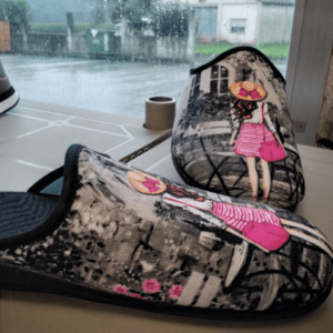 ZAPATILLA DE CASA DESCALZA DETALLE CHICA