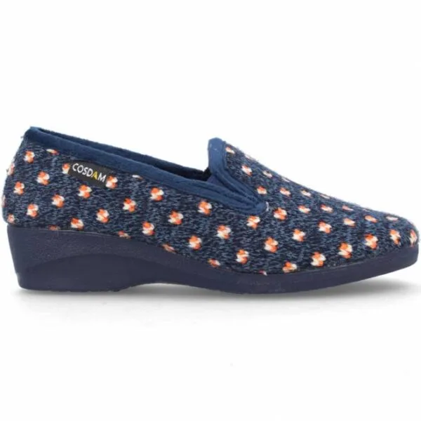 ZAPATILLA DE CASA CERRADA CON CUÑA Y DETALLE FLORES - Imagen 2