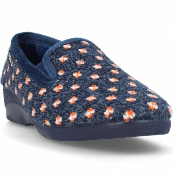 ZAPATILLA DE CASA CERRADA CON CUÑA Y DETALLE FLORES - Imagen 3